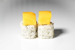 URAMAKI MANGO SALMON