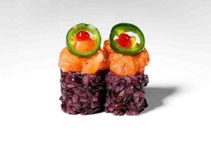 URAMAKI BLACK SPICY SAKE